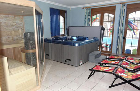 Jacuzzi de l'espace thermal de La Petite Bleue